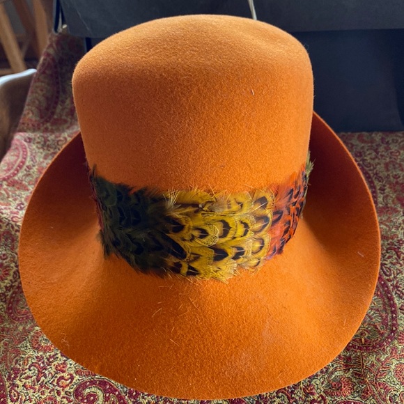 1969 Miss Eileen USA orange wool woman’s hat with feathers in original hat box - Picture 3 of 14